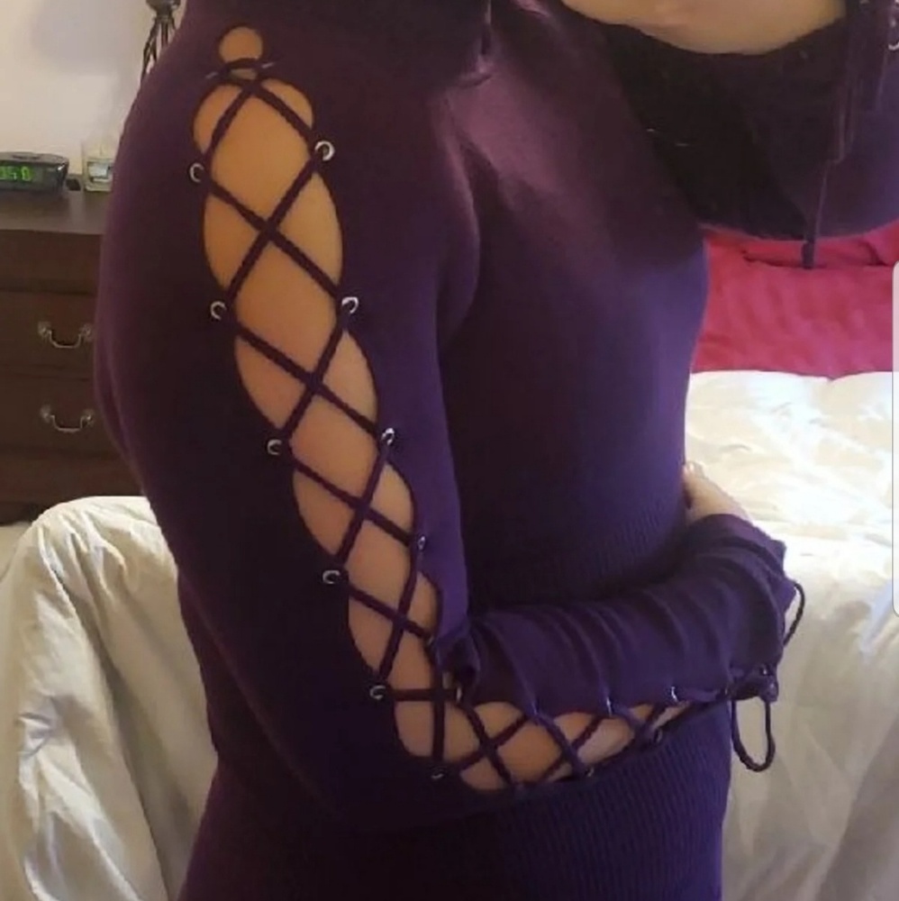 Guess lace up sleeves Plum Turtleclneck Large